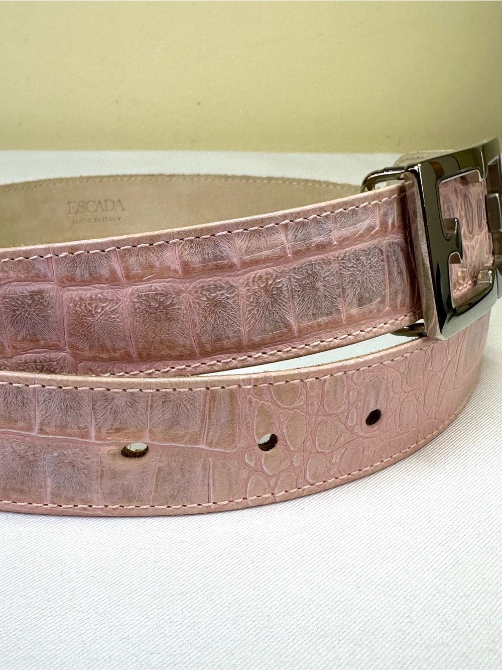 Escada Pink Croc Embossed Leather belt silvertone logo Italy 26-28” holes - Picture 5 of 9